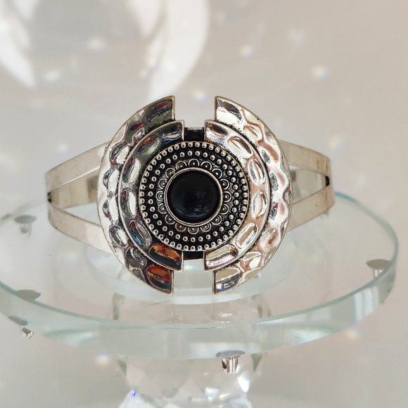 Incredibly Indie Black Bangle Bracelet - Picture 1 of 1